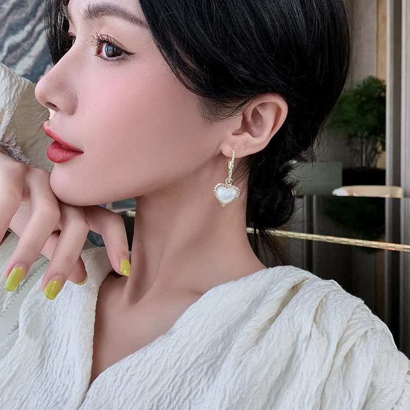 Anting Tusuk Gantung Desain Hati Hias Mutiara + Berlian Gaya Korea Untuk Wanita