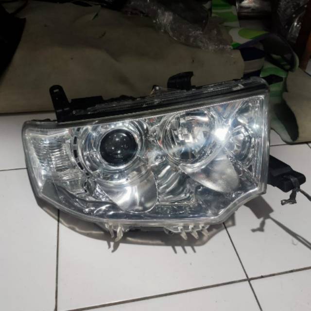 Headlamp Pajero Sport tipe Dakar