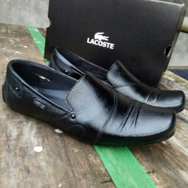 Sepatu Lacoste
