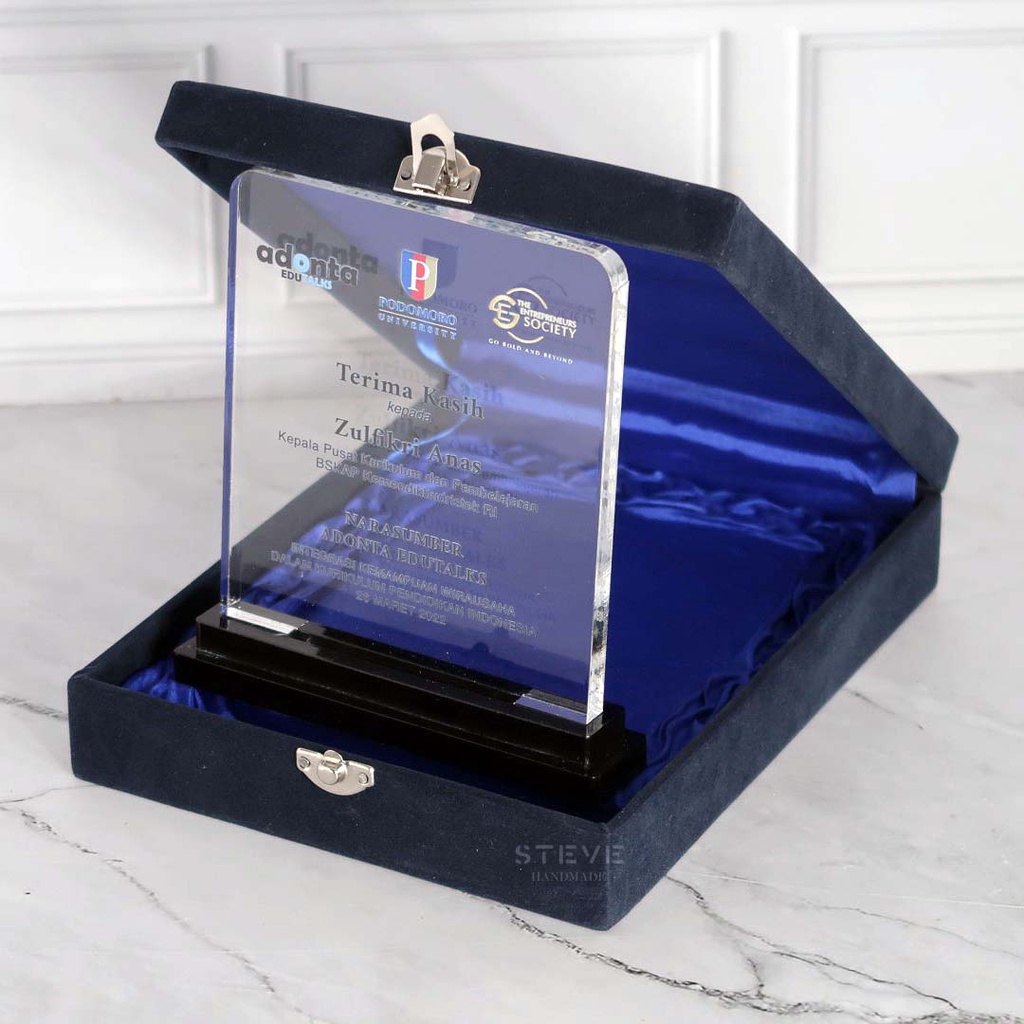 Plakat Akrilik Custom + Box Bludru Wisuda Piagam Penghargaan Trophy Tropi Medali PL2015