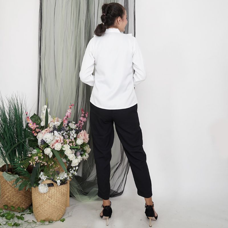 Kemeja Putih Ruffle Wanita Tangan Panjang