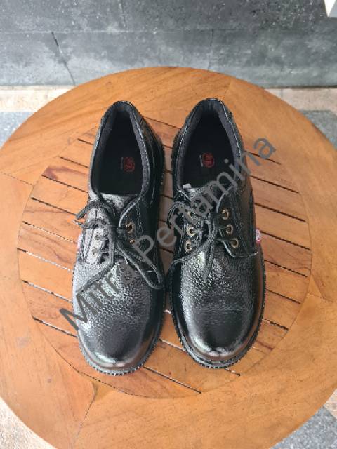 Sepatu Safety Pendek Bertali