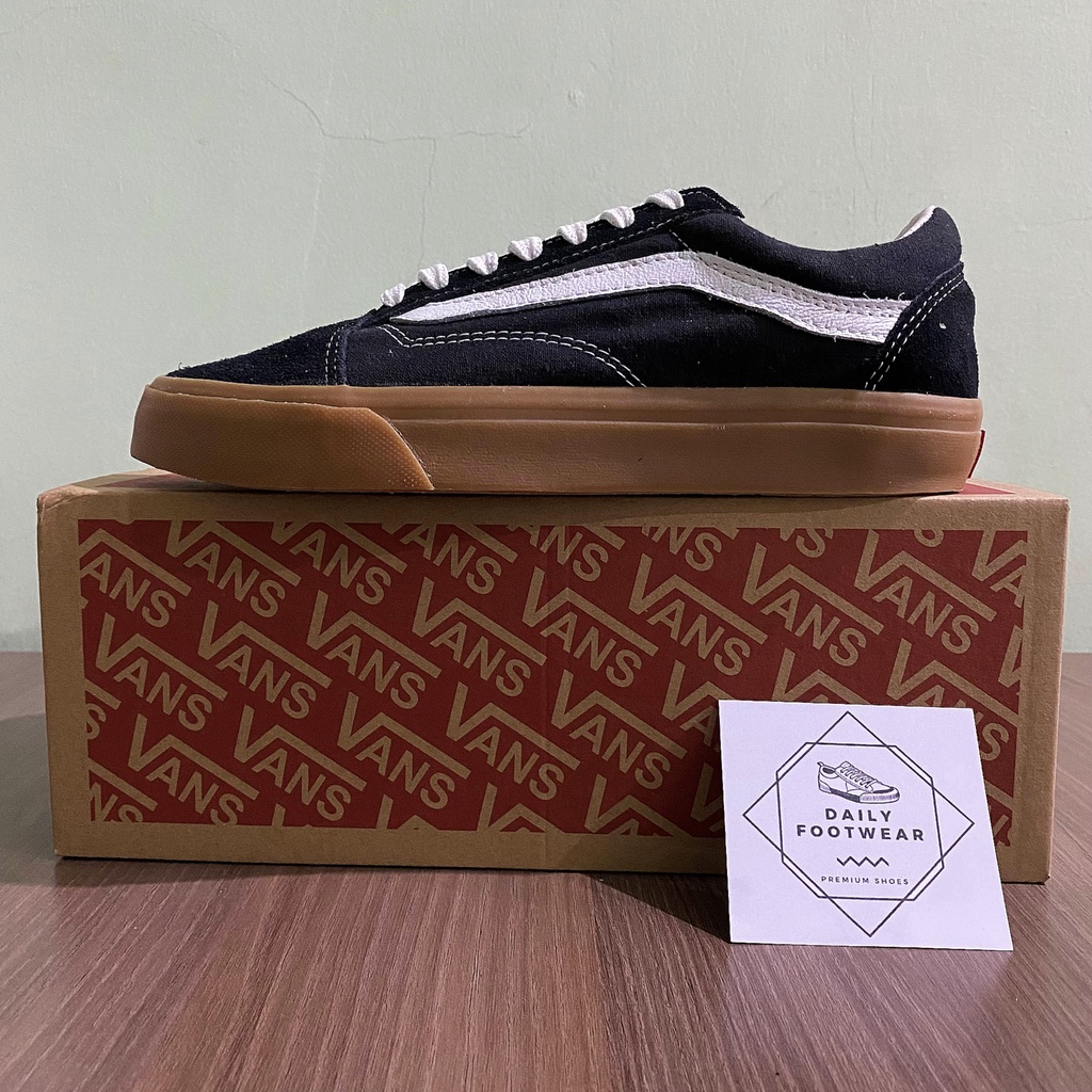 white vans black stripe gum sole