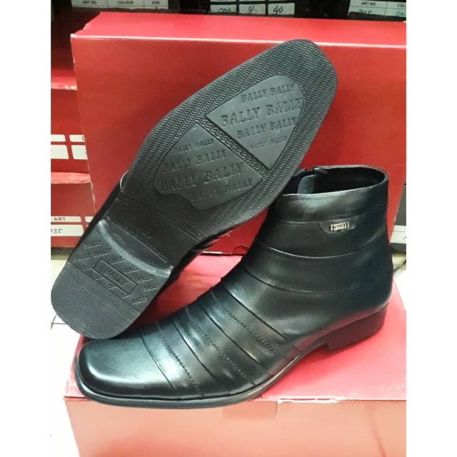 Sepatu boot kulit bally terbaru
