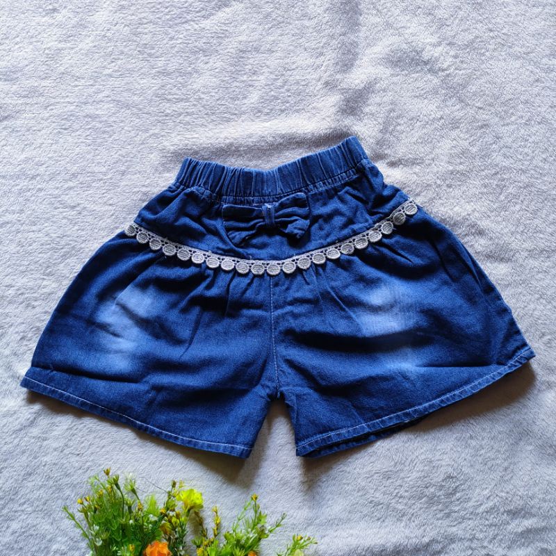 Celana jeans Anak usia pakai 4-6 tahun hotpants jeans jins ( celpen jeans Fahra )