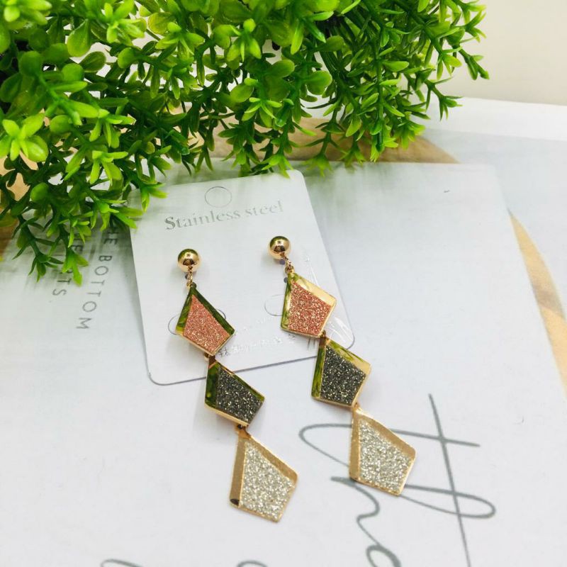 GG Anting Tusuk Glitter Kubik Titanium