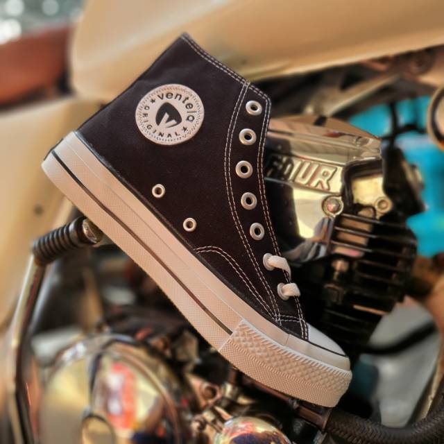 Ventela 70s high black white