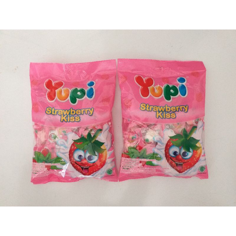 

Yupi Strawberry Kiss 120 Gram