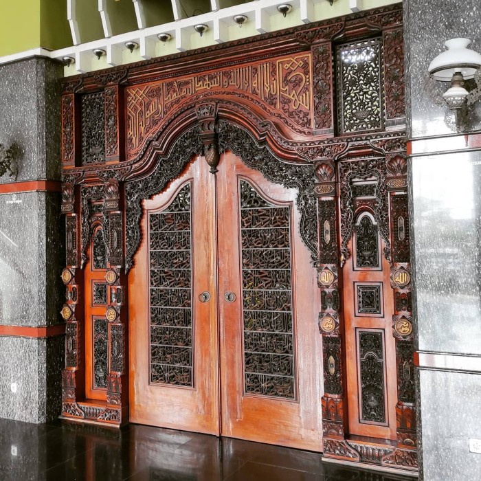 PINTU RUMAH JATI UKIR KALIGRAFI