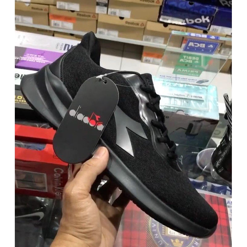 Diadora full outlet black