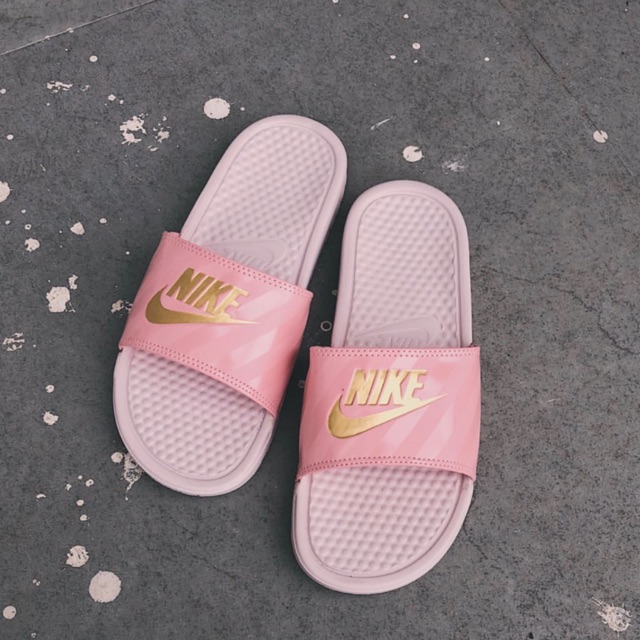 nike benassi pink slides