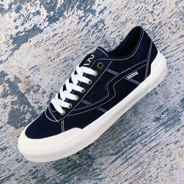 PATROBAS EQUIP LOW BLACK WHITE