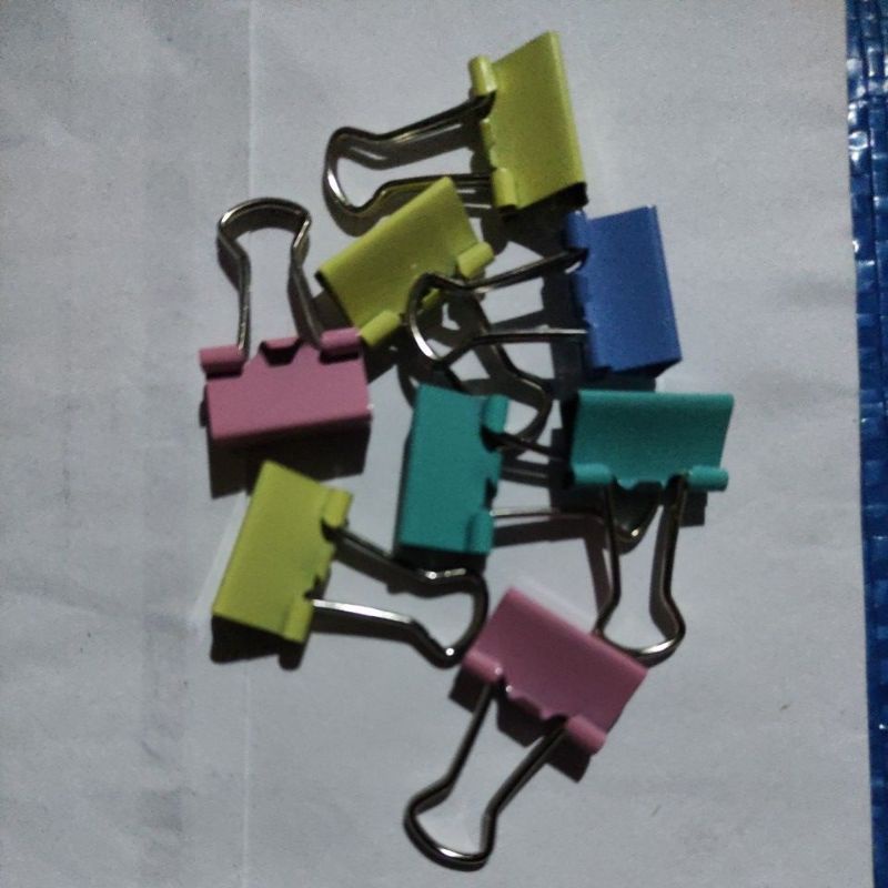 

KLIP BINDER CLIP 15 MM PENJEPIT BUKU JOYKO KLIP KERUDUNG SEGI EMPAT KLIP SERBA GUNA