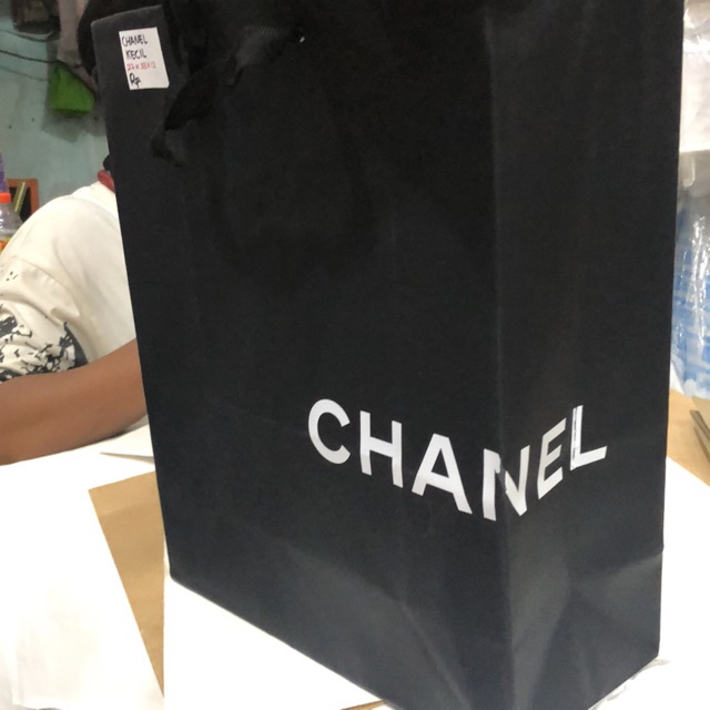 

Tas kertas CHANEL kecil