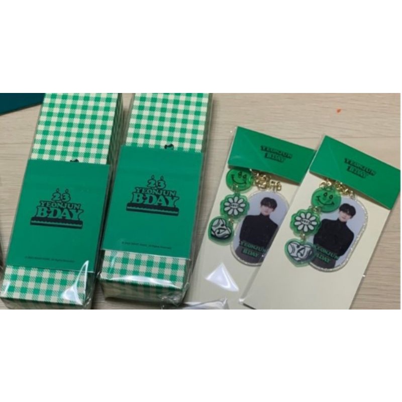 Yeonjun birthday keyring bracelet photocard set acrylic stand