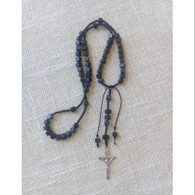 

Rosario Parel Kotak Hitam