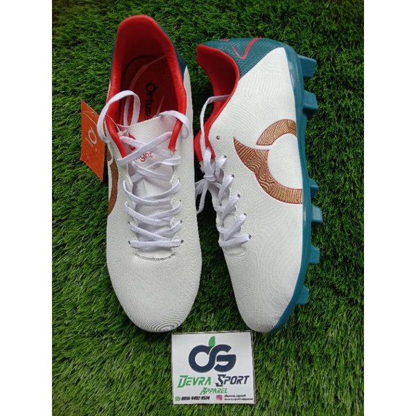 Sepatu bola ortuseight Tempest FG White/lightnavy