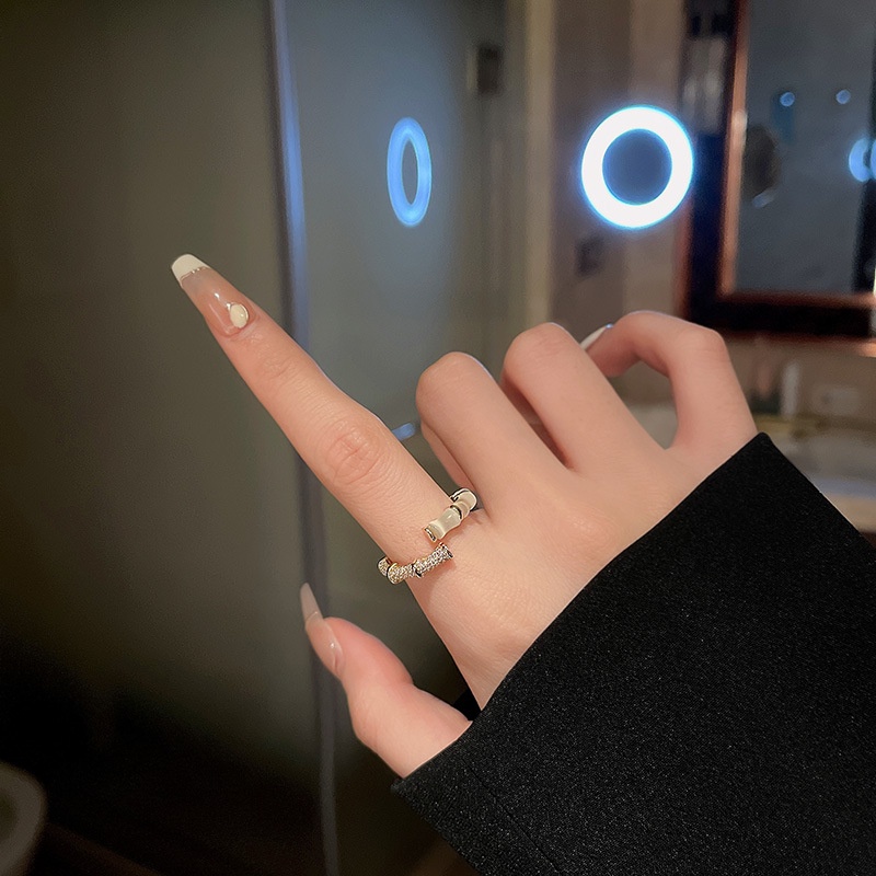 Cincin Jari Telunjuk Wanita Model Terbuka Adjustable Hias Opal Carnation