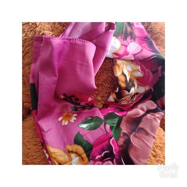 Hijab segi empat satin velvet premium