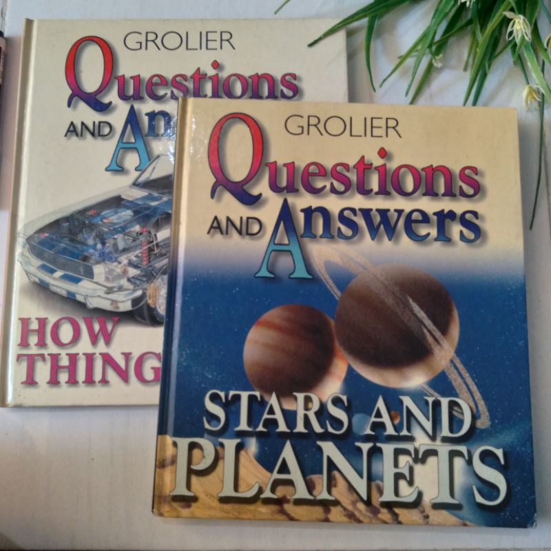 Buku Grolier Questions and Answers Berbagai pilihan judul Preloved Bahasa Inggris HC