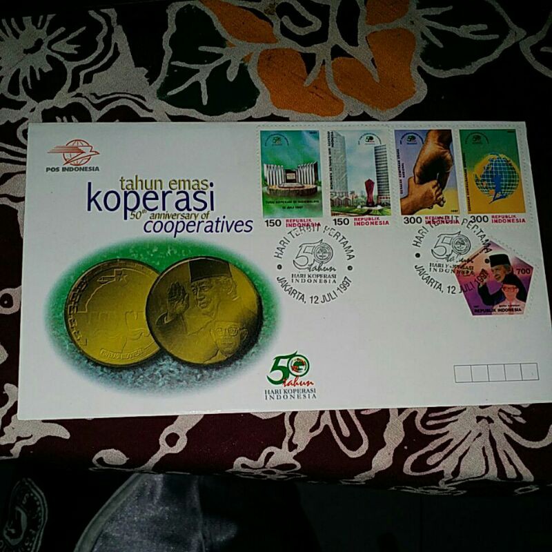 

SHP SAMPUL HARI PERTAMA 12/1997 EDISI TAHUN EMAS KOPERASI