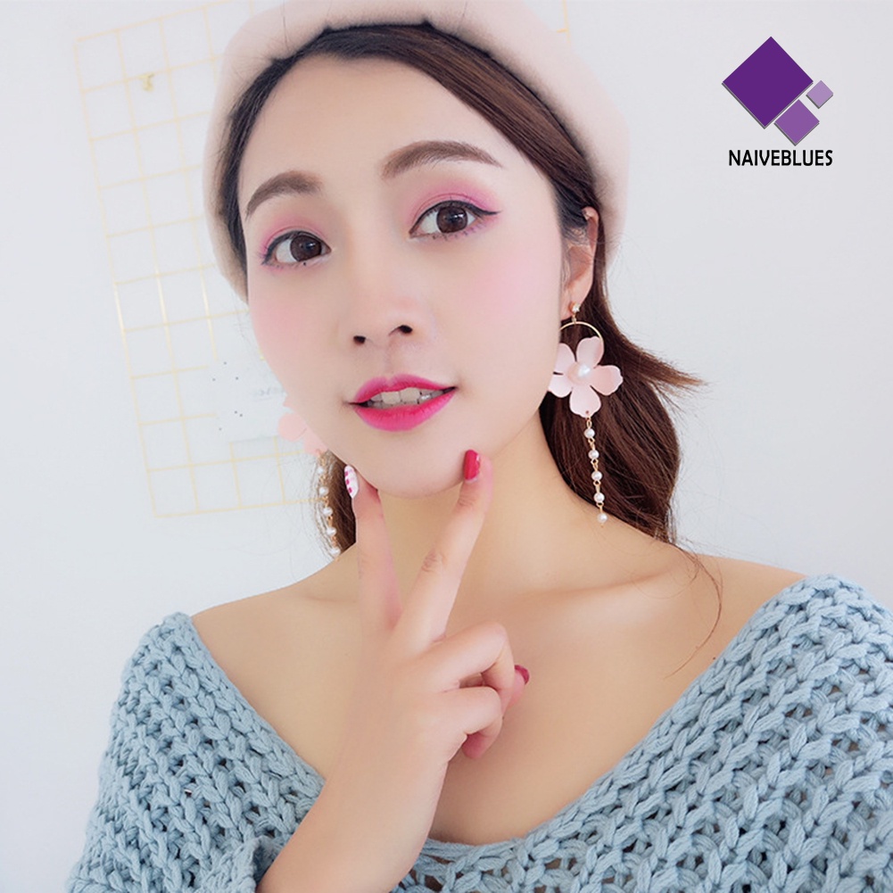 Anting Stud Panjang Desain Bunga Bahan Sifon Aksen Mutiara Tiruan Untuk Wanita