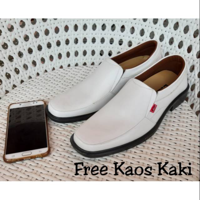 Sepatu Pantofel Pria Putih Kickers PDH Upacara Formal Cowok