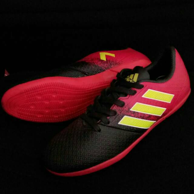 Sepatu futsal adidas ace