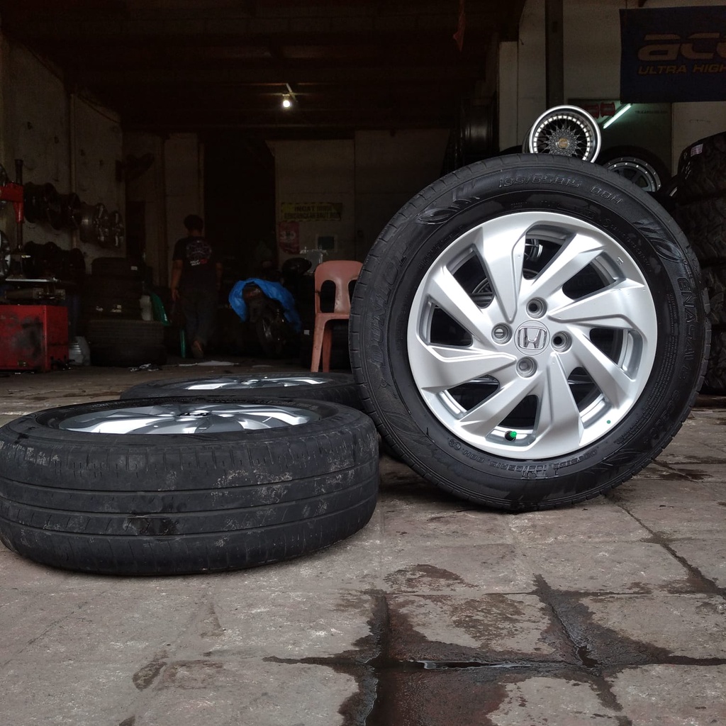 VELG SEKEN ORIGINAL BEKAS COPOTAN MOBIL MOBILIO RING 15 LEBAR 5,5 PCD 4X100 ET 53 + BAN DUNLOP 185 6