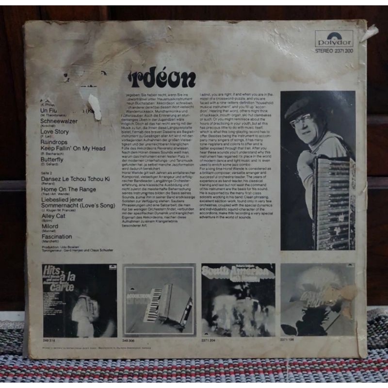 Vinyl Piringan Hitam 12&quot; Accordeon