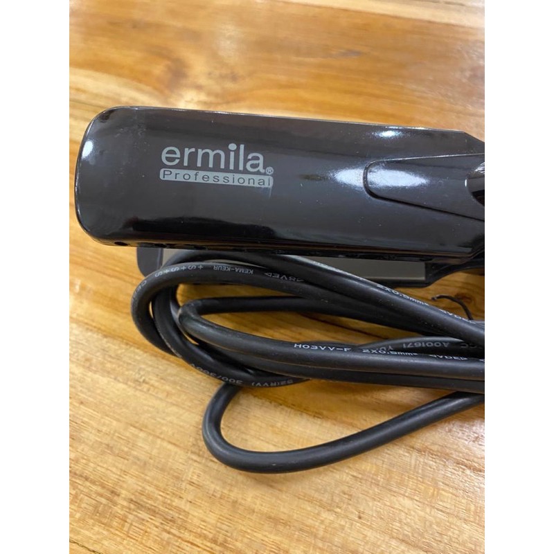 catokan rambut ERMILA PROFESSIONAL hair straightener