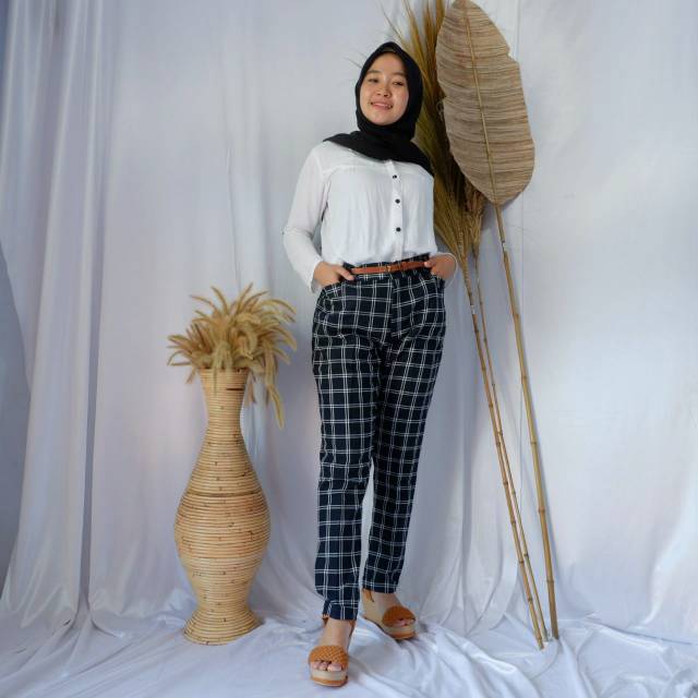 BAGGY PANTS SEMI WOLL MOTIF KOTAK