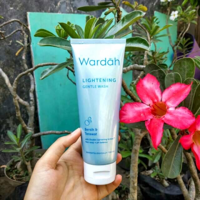 ✿ELYSABETHME✿ 🅆 🄰 🅁 🄳 🄰 🄷 Wardah face wash lightening  series biru gentle pembersih wajah