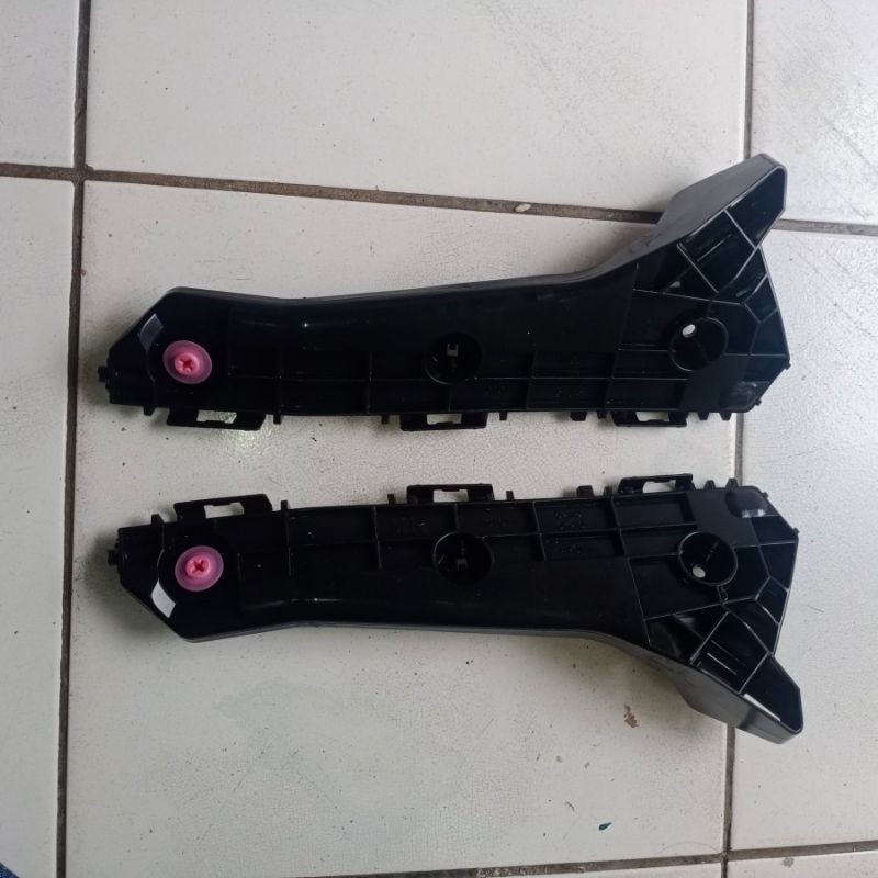 breket bemper depan innova reborn