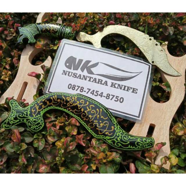 Kujang kuningan kaligrafi