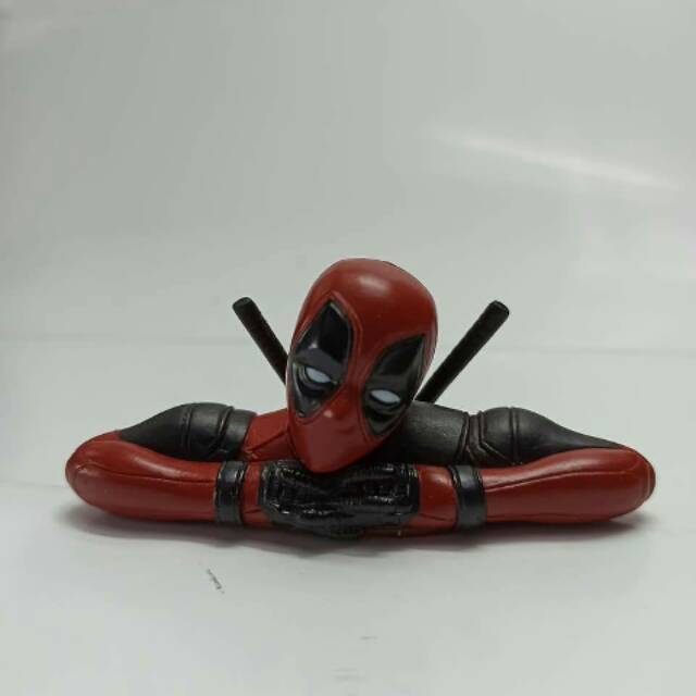 mainan action figure
Deadpool lipat tangan
deadpool mini statue
bust deadpool
tinggi sektiar 1