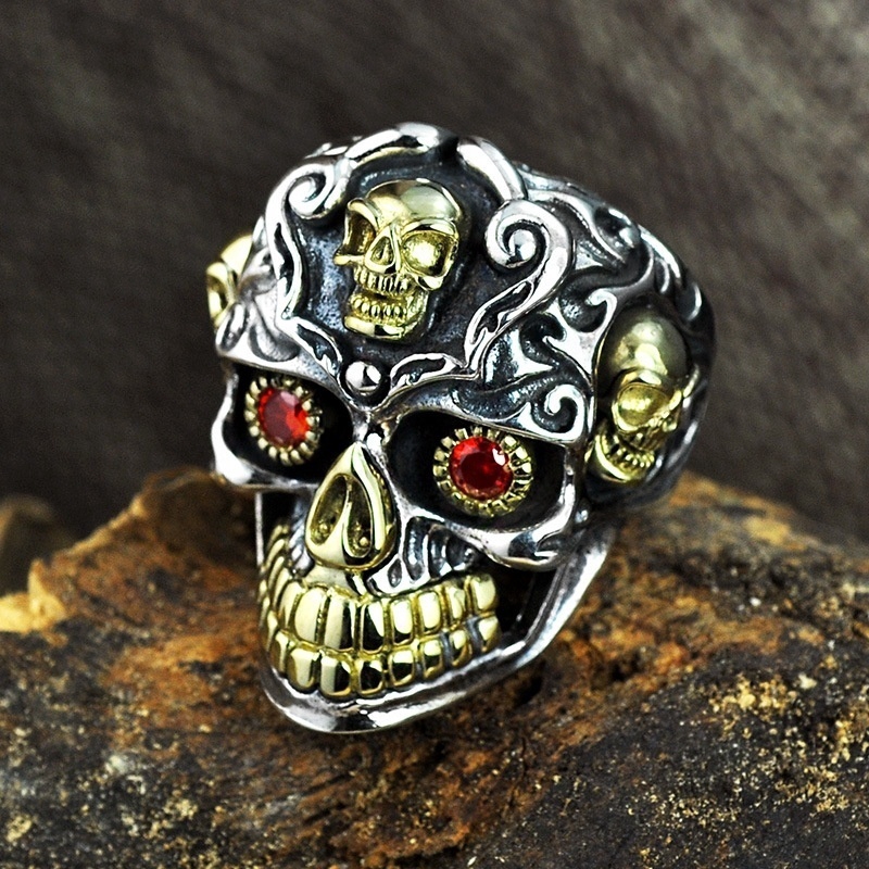 Cincin Motif Kepala Tengkorak Bahan Stainless Steel Gaya Retro Punk untuk Pria