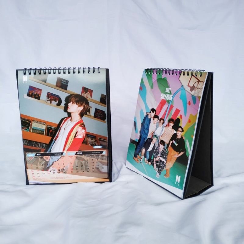 

kalender meja BTS 2023 hardcover