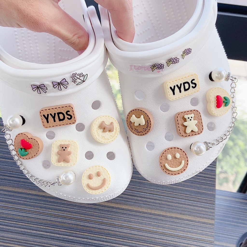 Charms Charm Sepatu Sandal Charm Crocs jibitz Crocs Motif Smiley Face Warna Kopi