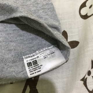 preoved original  branded UNIQLO  kaos  unisex snoopy 