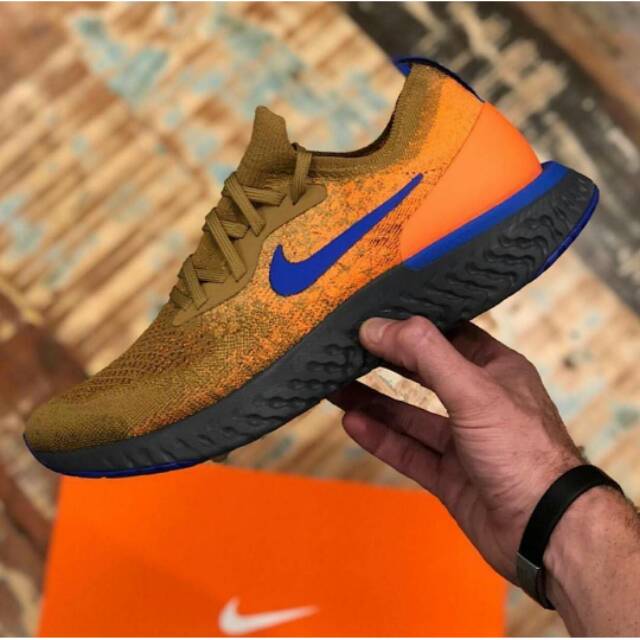 nike epic react golden beige