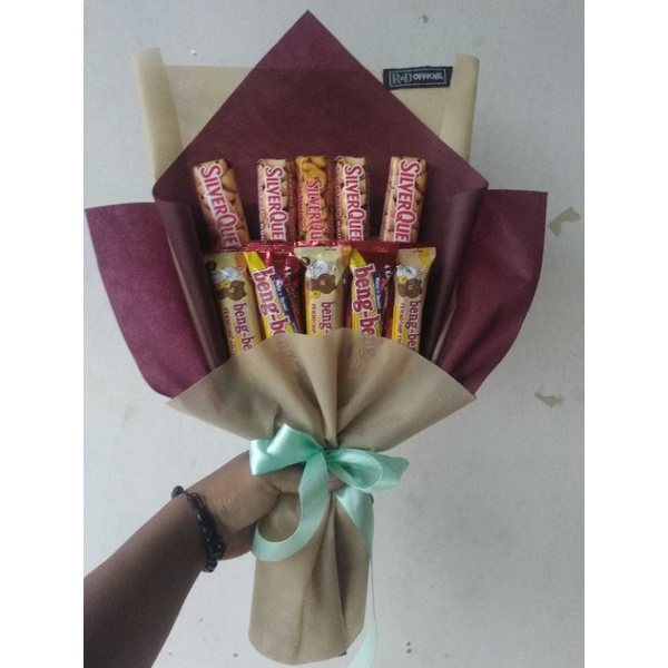 BUKET COKELAT SILVER QUEEN DAN BENG BENG / BUKET SNACK / BUKET JAJAN / BUKET WISUDA
