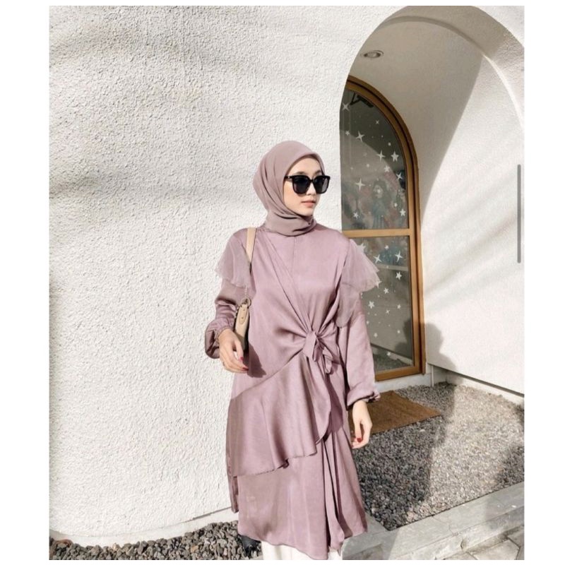 Celine Blouse Dove M, Jenna Blouse Black S, Pinktea S, Khaki M, Yoona Blouse Broken White S, Eggsalt