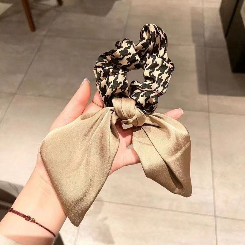 Ikat Rambut with pearl mutiara Scrunchie Daisy Satin Mutiara Silk Pony Tail-Zebra gold