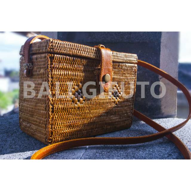 Tas Rotan kotak bermotif tradisional asli Bali murah banget kualitas mantap
