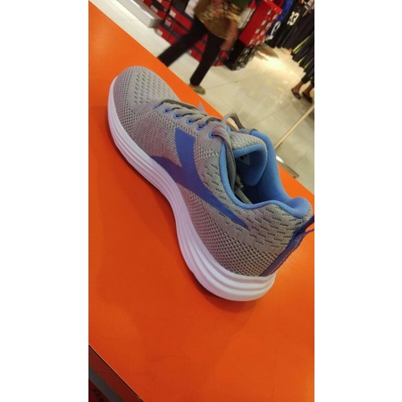 Sepatu Diadora Cewek Size 37 Original Store Sport Station Diskon 70%