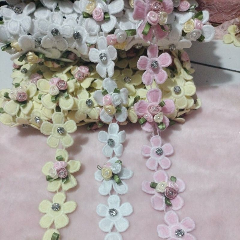 renda giper bunga tumpuk mutiara lebar 3,5cm varian warna harga per meter