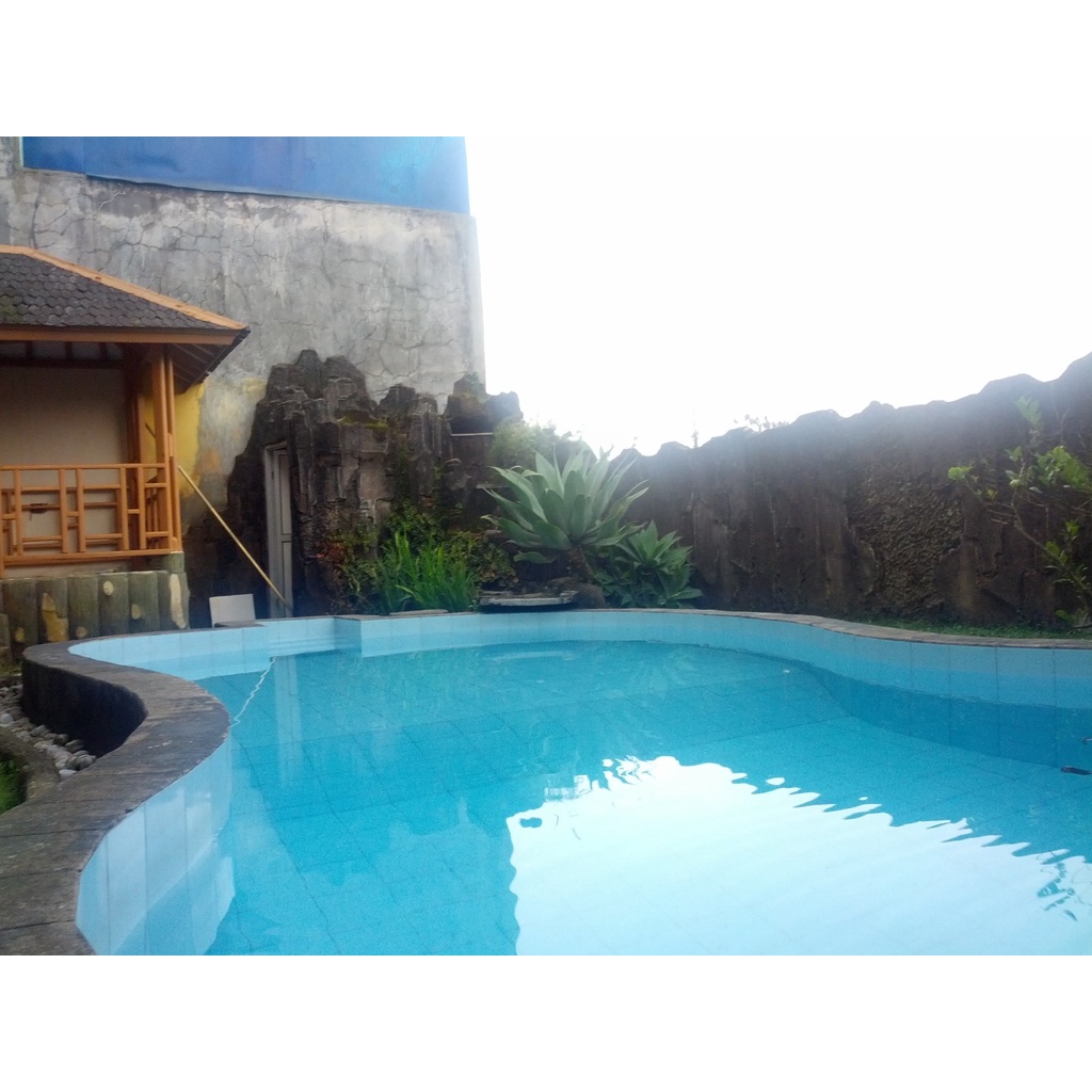 Villa puncak ada kolam renang 4 kamar di Cipanas