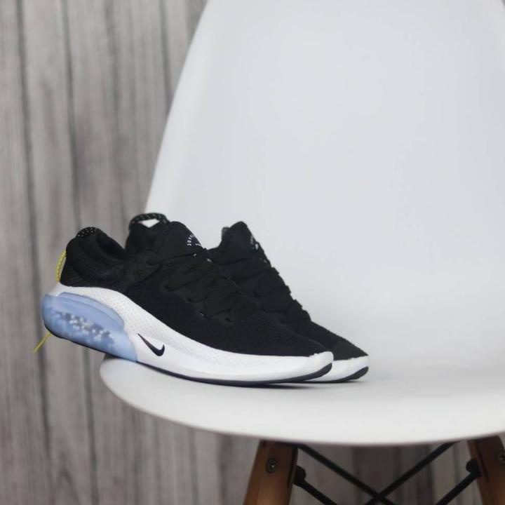 Bagus Dipakai.. SEPATU WANITA / SEPATU NIKE WANITA / SEPATU NIKE JOYRIDE RUN FLKNIT WOMEN