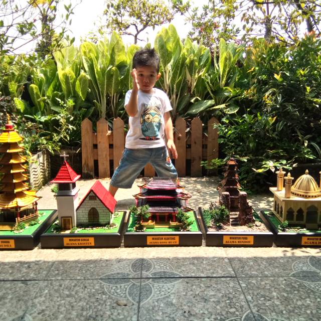 Miniatur Rumah Ibadah Indonesia